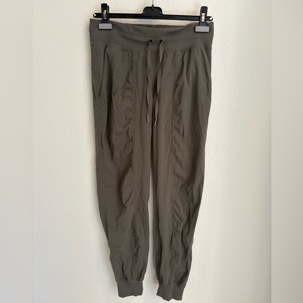 Lululemon Dance Studio Joggers - size 6
